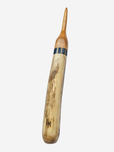 06.00mm Light Roasted Maple + Blue Spectraply + Driftwood Crochet Hook (Item #42)