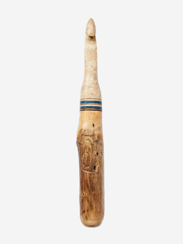 11.00mm Birdseye Maple + Blue Spectraply + Driftwood Crochet Hook (Item #52)