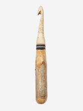 11.00mm Birdseye Maple + Blue Spectraply + Driftwood Crochet Hook (Item #52)