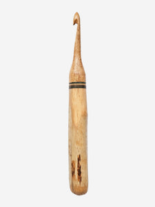 07.00mm Light Roasted Birdseye Maple +Green Spectraply + Driftwood Crochet Hook (Item #58)