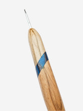 03.00mm Ambrosia Maple + Blue/Grey Spectraply + Elm Metal Crochet Hook (Item #93)