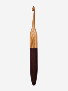 07.00mm Olive + Dark Roasted Maple Crochet Hook (Item #169)