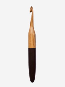 08.50mm Olive + Dark Roasted Maple Crochet Hook (Item #175)