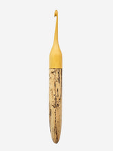 05.00mm Yellowheart + Spalted Maple Crochet Hook (Item #176)