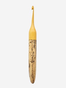 05.00mm Yellowheart + Spalted Maple Crochet Hook (Item #176)