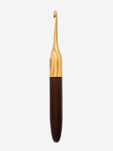 05.50mm Olive + Dark Roasted Maple Crochet Hook (Item #178)