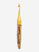 07.00mm Yellowheart + Spalted Maple Crochet Hook (Item #193)