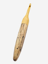 07.00mm Yellowheart + Spalted Maple Crochet Hook (Item #193)