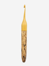 05.50mm Yellowheart + Spalted Maple Crochet Hook (Item #195)