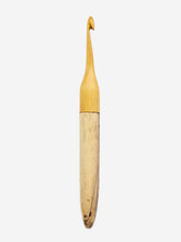 06.50mm Yellowheart + Spalted Maple Crochet Hook (Item #197)