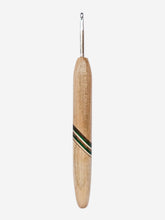 04.50mm Ambrosia Maple + Green Spectraply + Maple Metal Crochet Hook (Item #219)