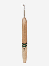 04.50mm Ambrosia Maple + Green Spectraply + Maple Metal Crochet Hook (Item #219)