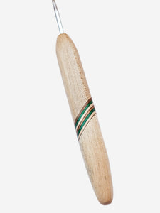 04.50mm Ambrosia Maple + Green Spectraply + Maple Metal Crochet Hook (Item #219)