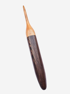 05.00mm Light Roasted Maple + Wenge Crochet Hook (Item #61)