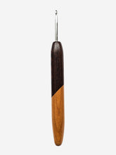 04.50mm Wenge + Light Roasted Maple Metal Crochet Hook (Item #195)