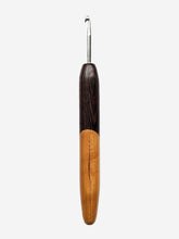 04.50mm Wenge + Light Roasted Maple Metal Crochet Hook (Item #195)