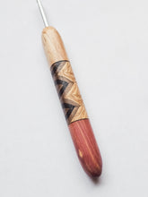 04.00mm Maple + Walnut / Wenge / Ash Zigzag + Cedar CLOVER Metal Crochet Hook (Item #220)