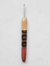 04.00mm Maple + Walnut / Wenge / Ash Zigzag + Cedar CLOVER Metal Crochet Hook (Item #220)
