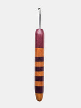04.00mm Purpleheart + Osage Orange Checker Metal Crochet Hook (Item #158)