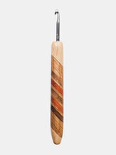 05.00mm Maple + White Oak + Walnut + Cedar Diagonal Stripes Metal Crochet Hook (Item #155)