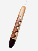 03.25mm Light Roasted Maple + Tarara / Maple / Tigerwood Zigzag + DRM CLOVER Metal Crochet Hook (Item #91)