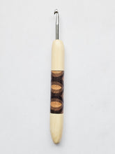 05.00mm Holly + Wenge / Walnut / Ash Zigzag Metal Crochet Hook (Item #196)