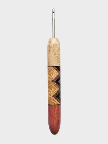 04.00mm Maple + Walnut / Wenge / Ash Zigzag + Cedar CLOVER Metal Crochet Hook (Item #220)