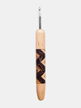 05.00mm Maple + Wenge / Limba / Maple Zigzag Metal Crochet Hook (Item #142)
