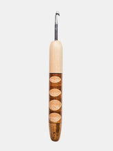 05.00mm Maple + Light Roasted Maple / Lacewood / Maple Zigzag Metal Crochet Hook (Item #141)