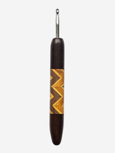 05.50mm Dark Roasted Maple + Osage Orange / Walnut / Yellowheart Zigzag Metal Crochet Hook (Item #145)