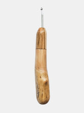 03.50mm Ambrosia Maple + Driftwood Metal Crochet Hook (Item #198)