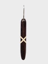 03.00mm Wenge + Holly XO Metal Crochet Hook (Item #82)