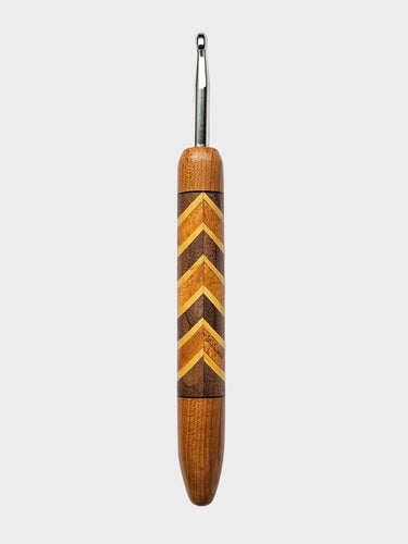 06.00mm Light Roasted Maple + Osage Orange / Walnut / Yellowheart Chevron Metal Crochet Hook (Item #73)