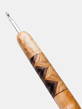 05.50mm Birdseye Maple + White Oak / Walnut / Wenge Zigzag Metal Crochet Hook (Item #144)
