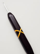 03.00mm Wenge + Yellowheart XO Metal Crochet Hook (Item #127)