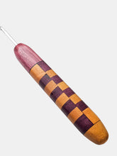 04.00mm Purpleheart + Osage Orange Checker Metal Crochet Hook (Item #158)