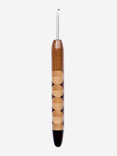03.25mm Light Roasted Maple + Tarara / Maple / Tigerwood Zigzag + DRM CLOVER Metal Crochet Hook (Item #91)