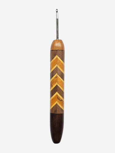 03.50mm Light Roasted Maple + Walnut / Osage Orange / Yellowheart Chevron + Dark Roasted Maple Metal Crochet Hook (Item #131)
