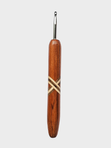 05.00mm Red Zebrawood + Maple / Shedua XO Metal Crochet Hook (Item #77)