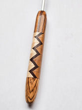 04.50mm Zebrawood + Birdseye Maple / Dark Roasted Maple Zigzag + CLOVER Metal Crochet Hook (Item #82)