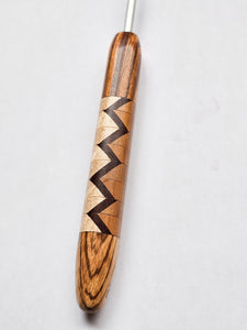 04.50mm Zebrawood + Birdseye Maple / Dark Roasted Maple Zigzag + CLOVER Metal Crochet Hook (Item #82)