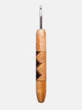 05.50mm Birdseye Maple + White Oak / Walnut / Wenge Zigzag Metal Crochet Hook (Item #144)