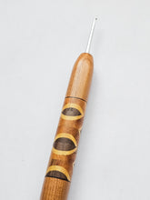 02.25mm Light Roasted Maple + Walnut / Osage Orange / Yellowheart Zigzag CLOVER Metal Crochet Hook (Item #222)