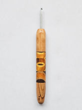 03.75mm Maple + Yellowheart / Osage Orange / Walnut Zigzag CLOVER Metal Crochet Hook (Item #219)