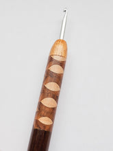 04.50mm Light Roasted Maple + Zebrawood / Maple Retro CLOVER Metal Crochet Hook (Item #138)
