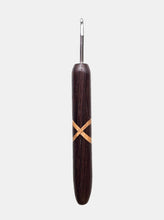 04.50mm Wenge + Spalted Maple XO Metal Crochet Hook (Item #125)