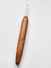 04.50mm Light Roasted Birdseye Maple Metal Crochet Hook (Item #187)
