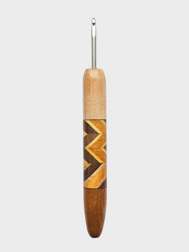 04.00mm Maple + Walnut / Osage Orange / Yellowheart Zigzag + LRM CLOVER Metal Crochet Hook (Item #221)