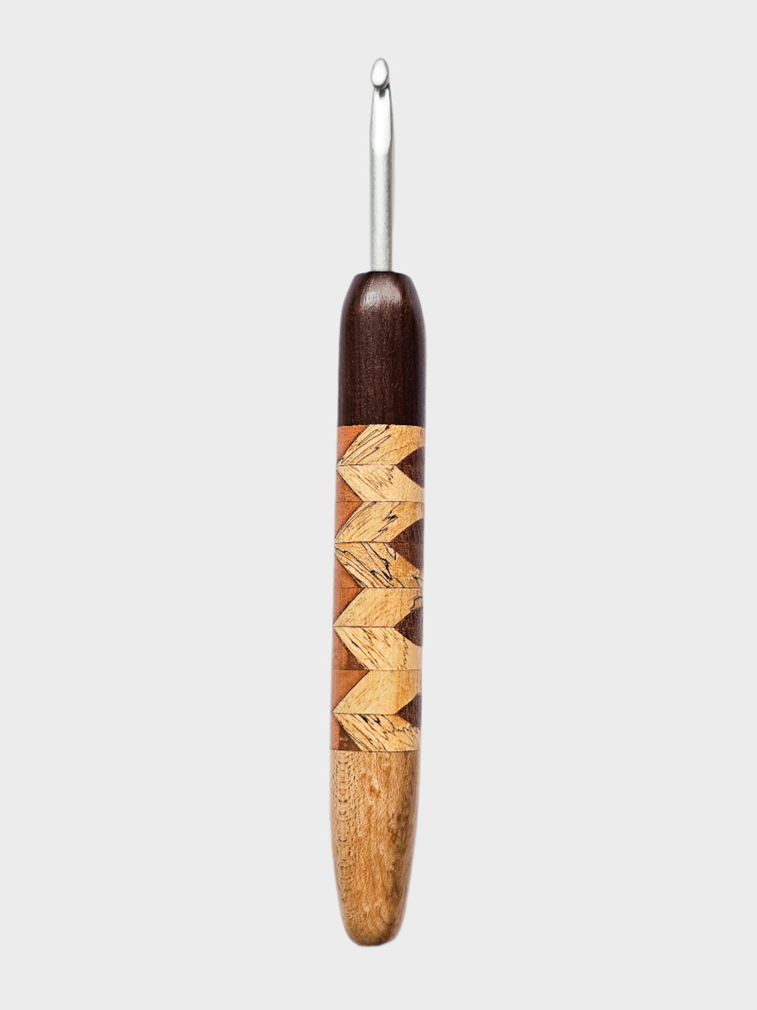 05.50mm Dark Roasted Maple + Spalted Maple / Light Roasted Maple Zigzag CLOVER Metal Crochet Hook (Item #137)