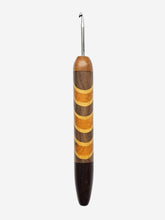 03.50mm Light Roasted Maple + Walnut / Osage Orange / Yellowheart Chevron + Dark Roasted Maple Metal Crochet Hook (Item #131)
